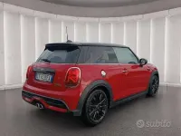 Begagnad Mini Cooper S Classic 178 HK (130 kW) 2023 Röd Halvkombi