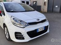 Usata Kia Rio Active 85 CV (62 kW) 2015 Bianco Berlina