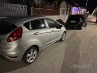 Usata Ford Fiesta 96 CV (70 kW) 2009 Grigio Berlina