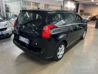 Usata Peugeot 5008 109 CV (80 kW) 2010 Nero Monovolume