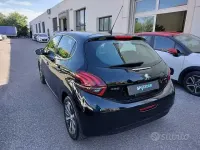 Usata Peugeot 208 Allure 75 CV (55 kW) 2015 Nero Utilitaria