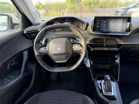 Używany Peugeot 2008 Active 131 KM (96 kW) 2021 Biały SUV