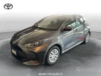 Usata Toyota Yaris Active 72 CV (52 kW) 2021 Grigio Berlina