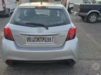 Usata Toyota Yaris Sol 69 CV (50 kW) 2015 Grigio Utilitaria