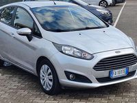 Usata Ford Fiesta 75 CV (55 kW) 2015 Argento Berlina