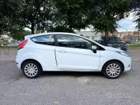 Usata Ford Fiesta 71 CV (52 kW) 2011 Bianco Berlina