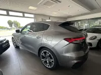 Usata Maserati Levante 349 CV (256 kW) 2021 Grigio SUV
