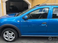 Usata Dacia Sandero Stepway 90 CV (66 kW) 2015 Blu Berlina