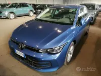 Usado VW Golf VIII 116 CV (85 kW) 2025 Azul Berlina