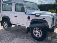 Usata Land Rover Defender 68 CV (50 kW) 2010 Bianco SUV