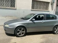 Usata Alfa Romeo 147 140 CV (102 kW) 2004 Grigio Utilitaria