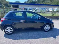 Usata Toyota Yaris Hybrid Cool 73 CV (53 kW) 2018 Nero Berlina