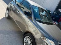 Usata Lancia Ypsilon 69 CV (50 kW) 2015 Grigio Utilitaria