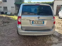 Usata Lancia Voyager 163 CV (119 kW) 2012 Grigio Monovolume
