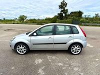 Usata Ford Fiesta Titanium 68 CV (50 kW) 2006 Argento Utilitaria