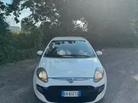 Usata Fiat Grande Punto 69 CV (50 kW) 2011 Bianco Utilitaria