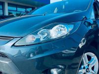 Usata Ford Fiesta Titanium 70 CV (51 kW) 2011 Grigio Utilitaria