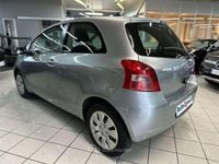 Usata Toyota Yaris Sol 69 CV (50 kW) 2006 Argento Utilitaria