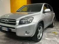Usado Toyota RAV4 Luxury 177 CV (130 kW) 2009 Plateado SUV