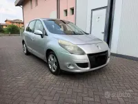 Usata Renault Scénic Luxe 110 CV (80 kW) 2011 Grigio Monovolume