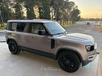 Usata Land Rover Defender SE 200 CV (147 kW) 2023 Marrone SUV