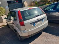 Usata Ford Fiesta 68 CV (50 kW) 2002 Grigio Utilitaria