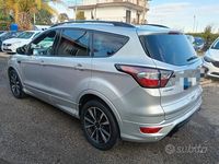 Usata Ford Kuga 120 CV (88 kW) 2017 Grigio SUV