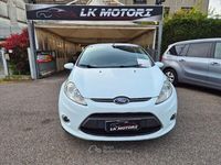 Usata Ford Fiesta Titanium 82 CV (60 kW) 2012 Bianco Utilitaria