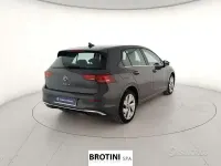 Usata VW Golf VIII Style 150 CV (110 kW) 2025 Grigio Berlina