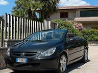 Usata Peugeot 307 CC 1190 CV (875 kW) 2006 Nero Cabrio