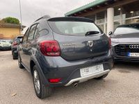 Usata Dacia Sandero Comfort 101 CV (74 kW) 2020 Grigio Berlina