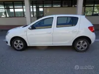 Usata Dacia Sandero Ambiance 75 CV (55 kW) 2016 Bianco pastello Berlina