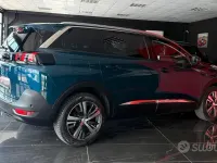 Usata Peugeot 5008 Allure 131 CV (96 kW) 2022 Verde SUV