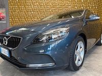 Usata Volvo V40 Business Edition 120 CV (88 kW) 2017 Blu Berlina