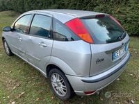 Usata Ford Focus Ambiente 101 CV (74 kW) 2003 Argento Berlina