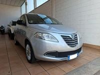 Usata Lancia Ypsilon Gold 69 CV (50 kW) 2017 Argento Utilitaria