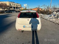 Usata Fiat Grande Punto Dynamic 120 CV (88 kW) 2008 Bianco Utilitaria