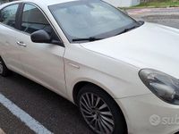 Usata Alfa Romeo Giulietta Distinctive 140 CV (102 kW) 2011 Bianco Utilitaria