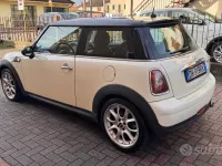 Usata Mini Cooper D 109 CV (80 kW) 2007 Beige Utilitaria