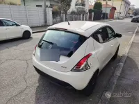 Usata Lancia Ypsilon 69 CV (50 kW) 2015 Bianco Utilitaria