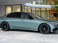 Usata Mercedes E220 AMG Line Premium Plus 197 CV (144 kW) 2024 Argento Berlina