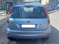 Usata Ford Fiesta 75 CV (55 kW) 2007 Bluazzurro Utilitaria