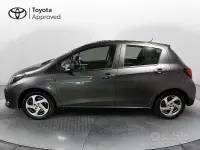 Usata Toyota Yaris Hybrid Active 101 CV (74 kW) 2017 Grigio Berlina