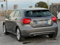 Gebraucht Mercedes A180 Premium 109 PS (80 kW) 2018 Grau Limousine
