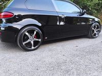 Second-hand Alfa Romeo 147 116 CP (85 kW) 2004 Negru Hatchback