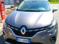Occasion Renault Captur Techno 101 ch (74 kW) 2024 Gris SUV