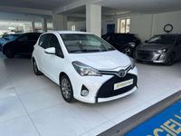 Usata Toyota Yaris Lounge 69 CV (50 kW) 2016 Bianco metallizzato Berlina