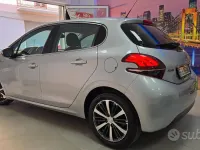 Usata Peugeot 208 Allure 100 CV (73 kW) 2017 Grigio Utilitaria