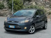 Usata Ford Fiesta 82 CV (60 kW) 2012 Grigio Berlina
