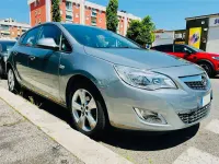 Usata Opel Astra 101 CV (74 kW) 2010 Argento Berlina
